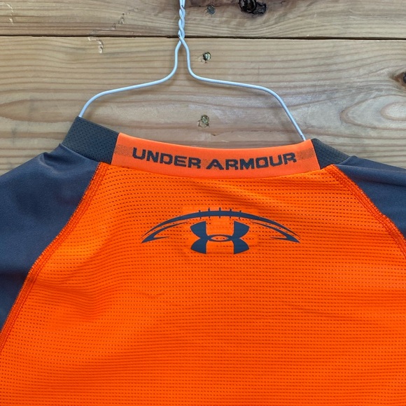 Under Armour fitted short sleeve tee. Heat Gear. Army of 11. Football. Athletic - Picture 4 of 10